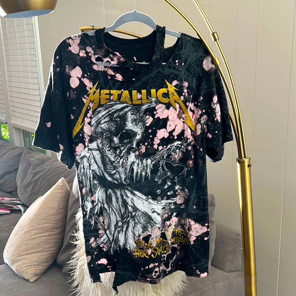 Distressed, oversized graphic band Tee